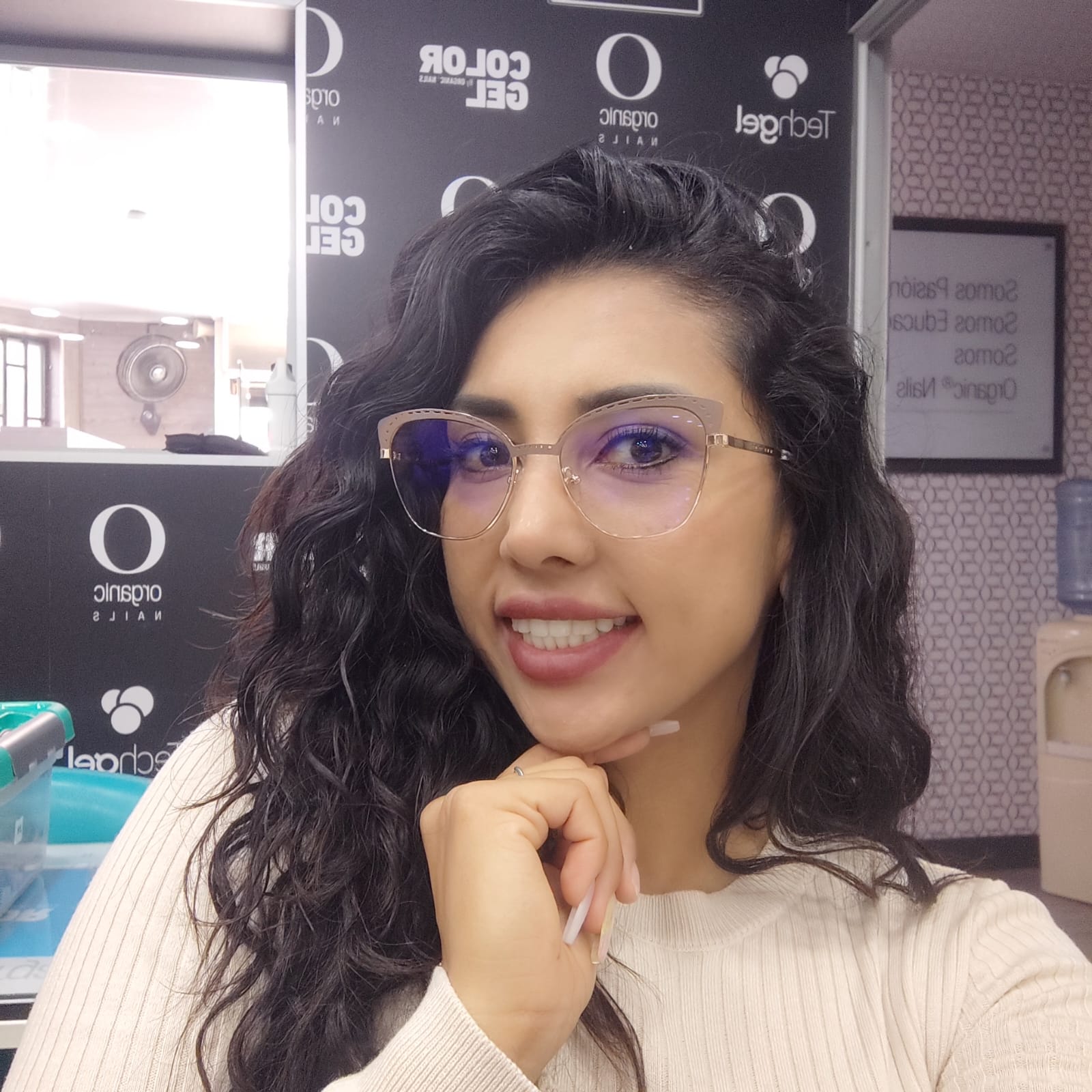 Julie Gómez · JGo Brows